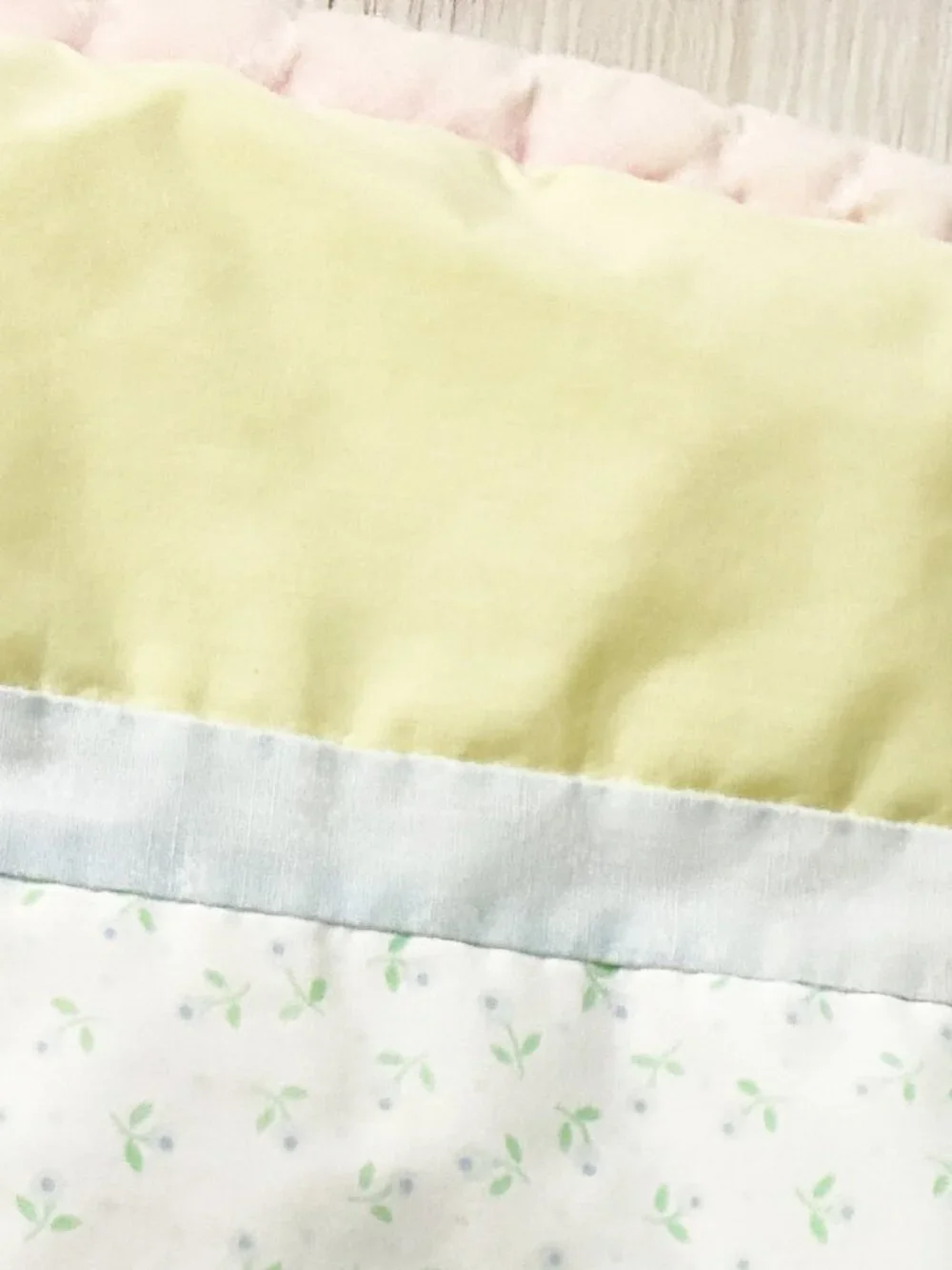 Vintage House of Hatten Hey Diddle Diddle Baby Embroidered Crib Comforter